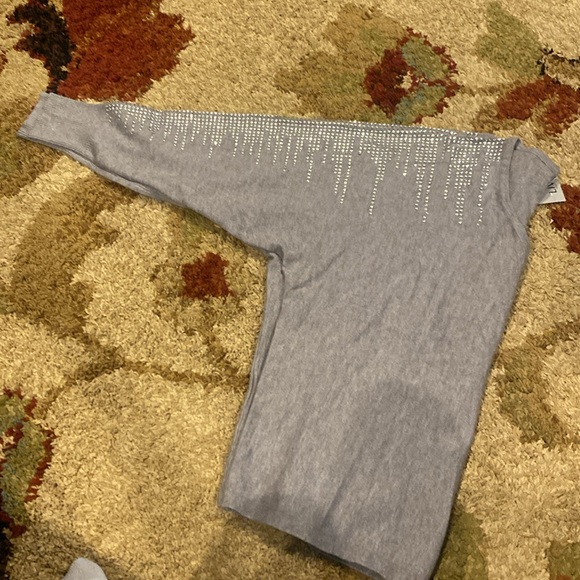 Large Women’s Heather gray long sleeved sparkly sweater - Picture 6 of 7